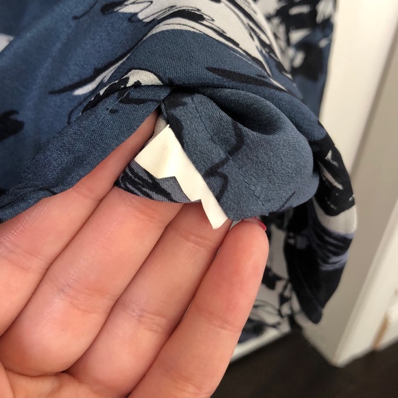 100% Silk Floral Blue Blouse - Picture 7 of 9